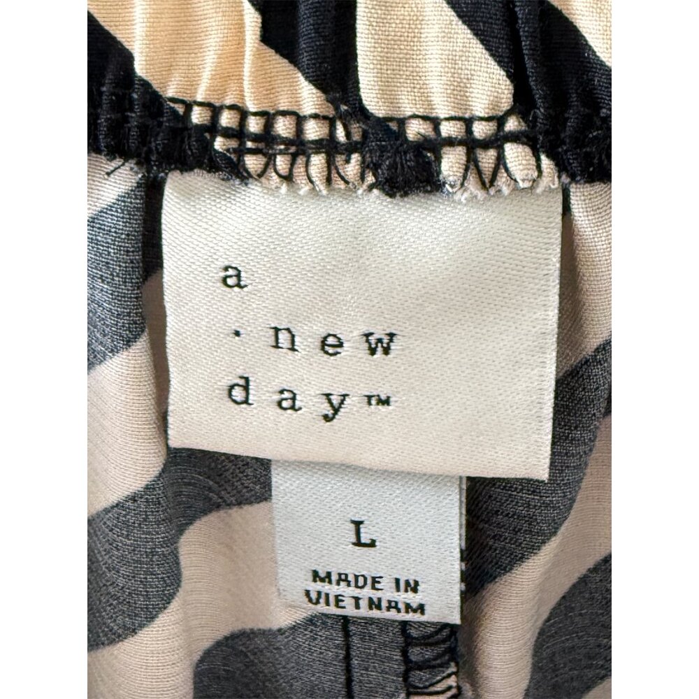 A New Day Cream and Black Striped 100% Rayon Pant Size L - Picture 6 of 7